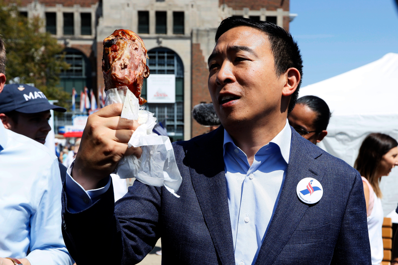Illustration for article titled The Agony and the Ecstasy of Presidential Candidates Going Hard at the Iowa State Fair